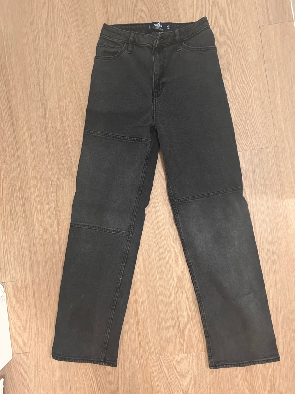 Hollister Ultra High Dad Jeans in Black